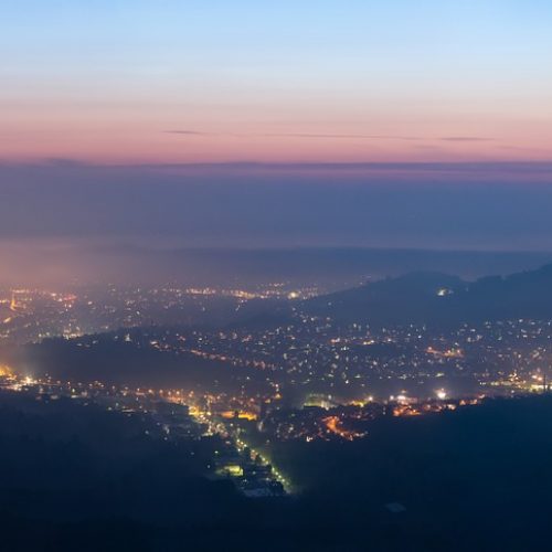 Eningen und die Achalm bei Nacht